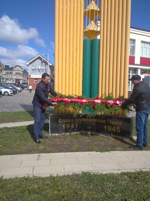 Тыл хезмәтчәннәре, сезнең тырышлык, зур хезмәтегез алдында баш иябез!