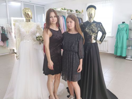 Арча кызы Парижда мода күрсәтүдә