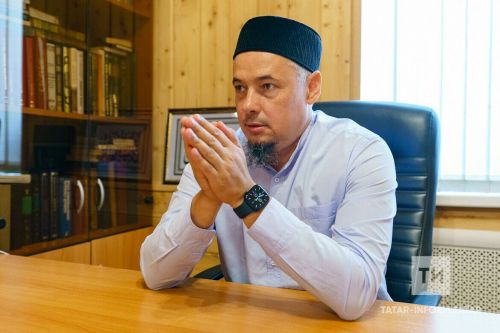 Йосыф хәзрәт Дәүләтшин: «Халык шашты – малын арттыру өчен, башка кешенең хакына керә» (»Интертат », Камилә Билалова)