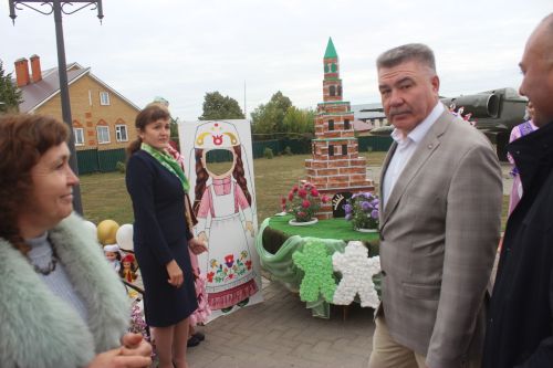 Арчада мәктәп ярминкәсе гөрли (фоторепортаж)