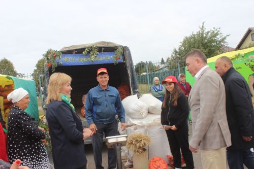Арчада мәктәп ярминкәсе гөрли (фоторепортаж)