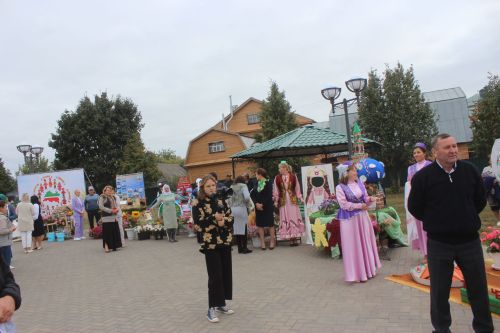 Арчада мәктәп ярминкәсе гөрли (фоторепортаж)