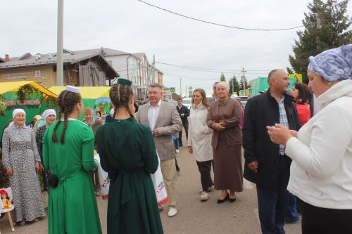 Арчада мәктәп ярминкәсе гөрли (фоторепортаж)