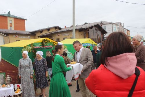 Арчада мәктәп ярминкәсе гөрли (фоторепортаж)