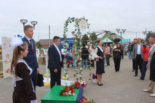 Арчада мәктәп ярминкәсе гөрли (фоторепортаж)