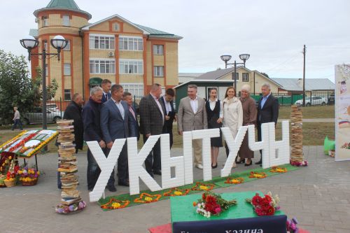 Арчада мәктәп ярминкәсе гөрли (фоторепортаж)