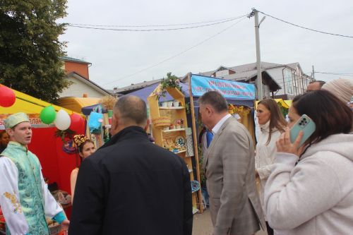 Арчада мәктәп ярминкәсе гөрли (фоторепортаж)