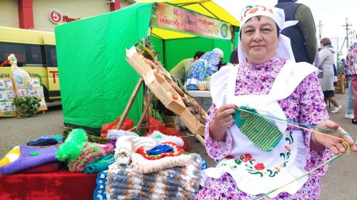 Арча ярминкәсен халык көтеп ала. Бу сату-алу гына түгел, бу мәктәп коллективларының үзара күрешүе дә