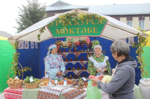 Арчада мәктәп ярминкәсе гөрли (фоторепортаж)