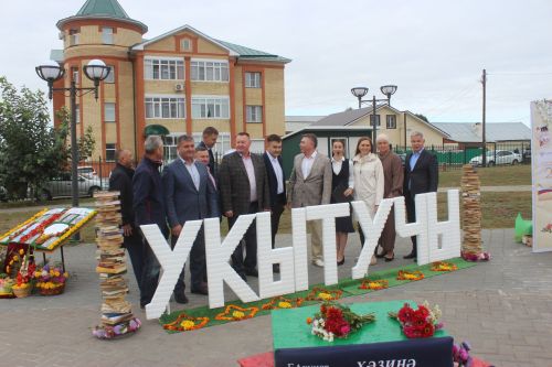 Арчада мәктәп ярминкәсе гөрли (фоторепортаж)