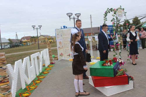 Арчада мәктәп ярминкәсе гөрли (фоторепортаж)