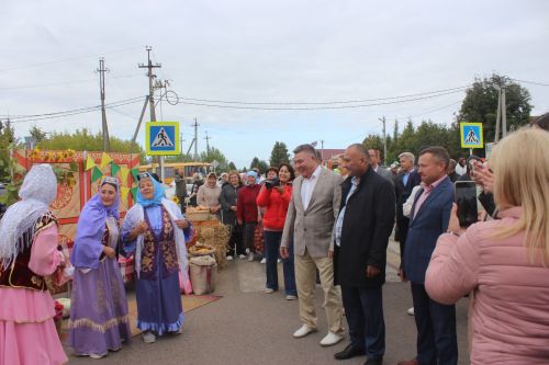 Арчада мәктәп ярминкәсе гөрли (фоторепортаж)