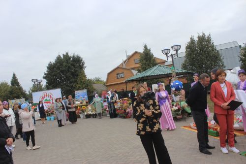 Арчада мәктәп ярминкәсе гөрли (фоторепортаж)