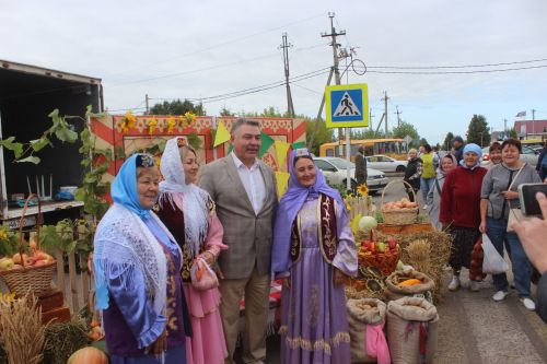 Арчада мәктәп ярминкәсе гөрли (фоторепортаж)