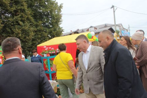 Арчада мәктәп ярминкәсе гөрли (фоторепортаж)