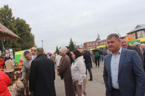 Арчада мәктәп ярминкәсе гөрли (фоторепортаж)