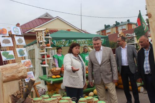 Арчада мәктәп ярминкәсе гөрли (фоторепортаж)
