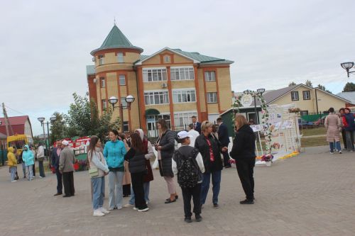 Арчада мәктәп ярминкәсе гөрли (фоторепортаж)