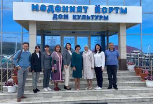 «Казан арты» музее хезмәткәрләре Балтачта китап тәкъдир итте
