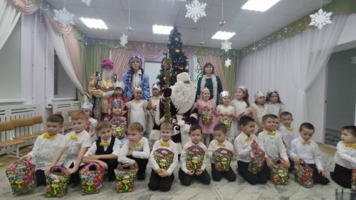 Балалар рәхәтләнеп күңел ачты