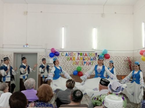 Казан артистлары Арчаның өлкәннәр һәм инвалидлар йортында. Интернатның туган көне - ачылганга 22 ел!