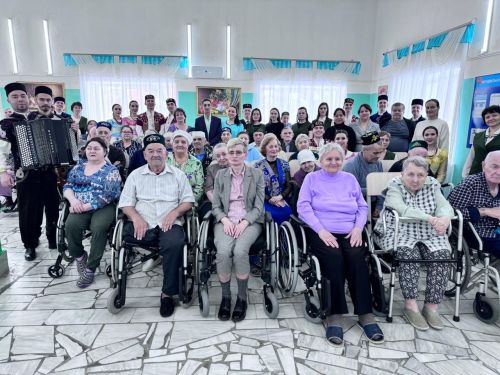 Казан артистлары Арчаның өлкәннәр һәм инвалидлар йортында. Интернатның туган көне - ачылганга 22 ел!