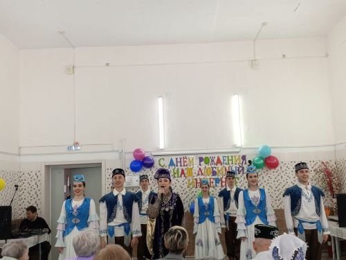 Казан артистлары Арчаның өлкәннәр һәм инвалидлар йортында. Интернатның туган көне - ачылганга 22 ел!