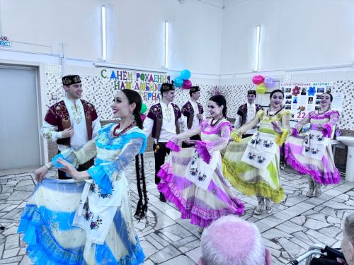 Казан артистлары Арчаның өлкәннәр һәм инвалидлар йортында. Интернатның туган көне - ачылганга 22 ел!