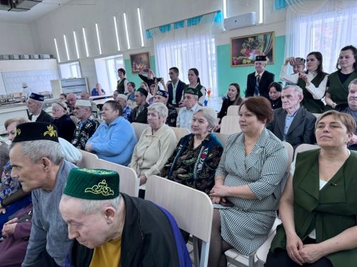 Казан артистлары Арчаның өлкәннәр һәм инвалидлар йортында. Интернатның туган көне - ачылганга 22 ел!