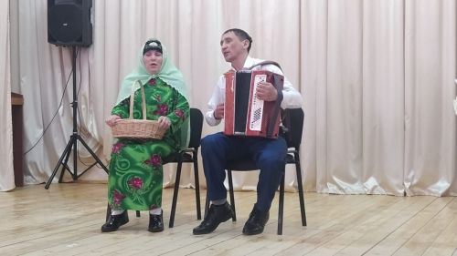 Бала имезгәндә әкрен генә китап укыган (ВИДЕО)