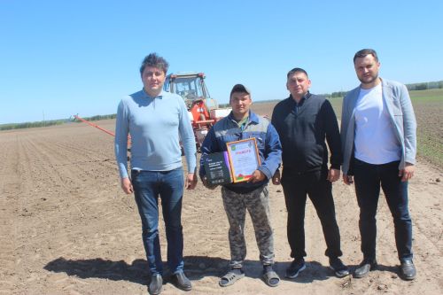 Яшь механизаторларга бүләкләр тапшырылды