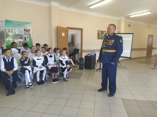 Әфганстан һәм Чечня сугышларында катнашкан Утар Аты мәктәбен тәмамлаучы ир-егетләрнең исемнәре – Мактау тактасында
