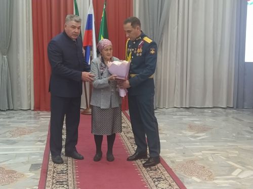 Рания Антонова: “Китмә, китмә”, – дидем. Өч бала белән кала ала иде. «Мин анда булырга тиеш”, – диде (+фотолар)