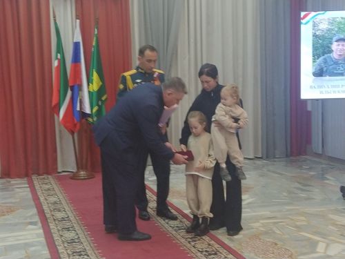 Рания Антонова: “Китмә, китмә”, – дидем. Өч бала белән кала ала иде. «Мин анда булырга тиеш”, – диде (+фотолар)