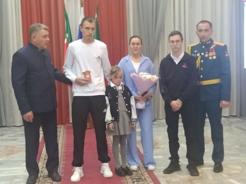 Рания Антонова: “Китмә, китмә”, – дидем. Өч бала белән кала ала иде. «Мин анда булырга тиеш”, – диде (+фотолар)