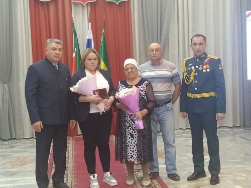 Рания Антонова: “Китмә, китмә”, – дидем. Өч бала белән кала ала иде. «Мин анда булырга тиеш”, – диде (+фотолар)