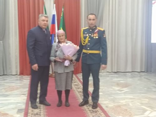 Рания Антонова: “Китмә, китмә”, – дидем. Өч бала белән кала ала иде. «Мин анда булырга тиеш”, – диде (+фотолар)