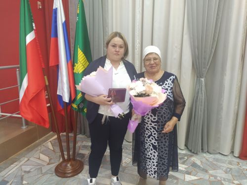 Рания Антонова: “Китмә, китмә”, – дидем. Өч бала белән кала ала иде. «Мин анда булырга тиеш”, – диде (+фотолар)