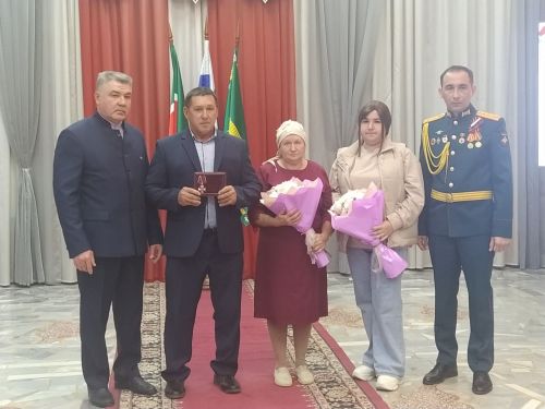 Рания Антонова: “Китмә, китмә”, – дидем. Өч бала белән кала ала иде. «Мин анда булырга тиеш”, – диде (+фотолар)