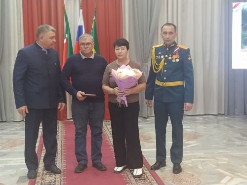 Рания Антонова: “Китмә, китмә”, – дидем. Өч бала белән кала ала иде. «Мин анда булырга тиеш”, – диде (+фотолар)