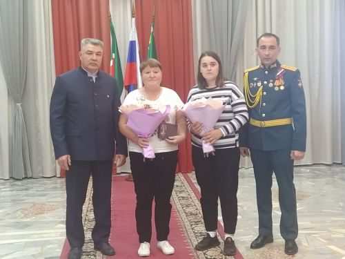 Рания Антонова: “Китмә, китмә”, – дидем. Өч бала белән кала ала иде. «Мин анда булырга тиеш”, – диде (+фотолар)
