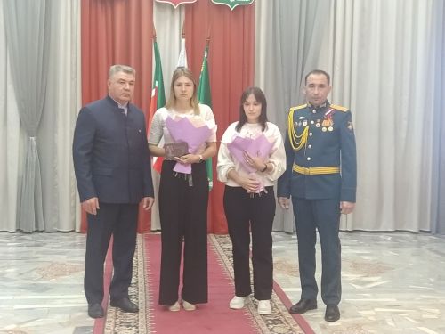 Рания Антонова: “Китмә, китмә”, – дидем. Өч бала белән кала ала иде. «Мин анда булырга тиеш”, – диде (+фотолар)
