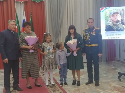 Рания Антонова: “Китмә, китмә”, – дидем. Өч бала белән кала ала иде. «Мин анда булырга тиеш”, – диде (+фотолар)