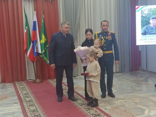 Рания Антонова: “Китмә, китмә”, – дидем. Өч бала белән кала ала иде. «Мин анда булырга тиеш”, – диде (+фотолар)