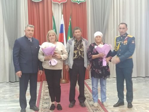Рания Антонова: “Китмә, китмә”, – дидем. Өч бала белән кала ала иде. «Мин анда булырга тиеш”, – диде (+фотолар)