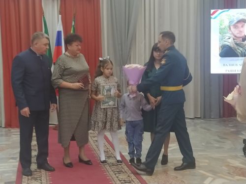 Рания Антонова: “Китмә, китмә”, – дидем. Өч бала белән кала ала иде. «Мин анда булырга тиеш”, – диде (+фотолар)
