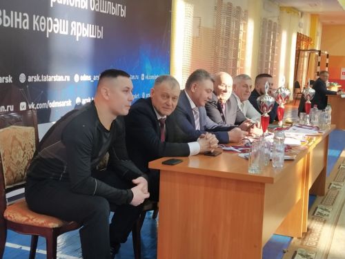 Арчада район башлыгы призына көрәш ярышы бара