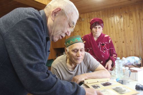 Үзләре яланаяк, ә авызлары ерык...