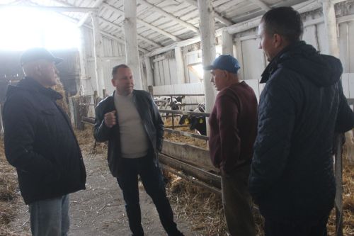 Район җитәкчесе хуҗалыкларда булды