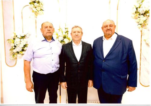 Өч бертуган бергә, гомергә